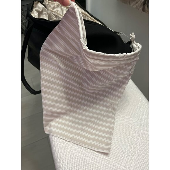 LULULEMON Vinyasa To Vino Black Leather Ex Large Gym Shoulder Bag - Picture 8 of 12